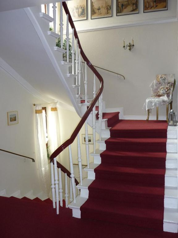 Hotel Zur Krone Bad Pyrmont Bagian luar foto